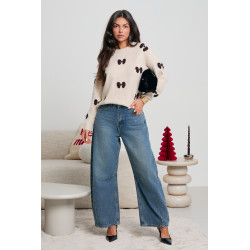 SWETER Z PLUSZOWYMI KOKARDKAMI