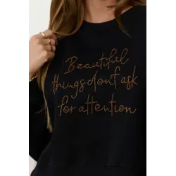 Krótka bluza z haftowanym napisem