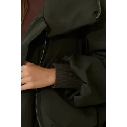Kurtka bomberka z odpinanym futrzanym kołnierzem