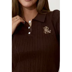 Sweter w warkoczowy splot z kołnierzykiem polo