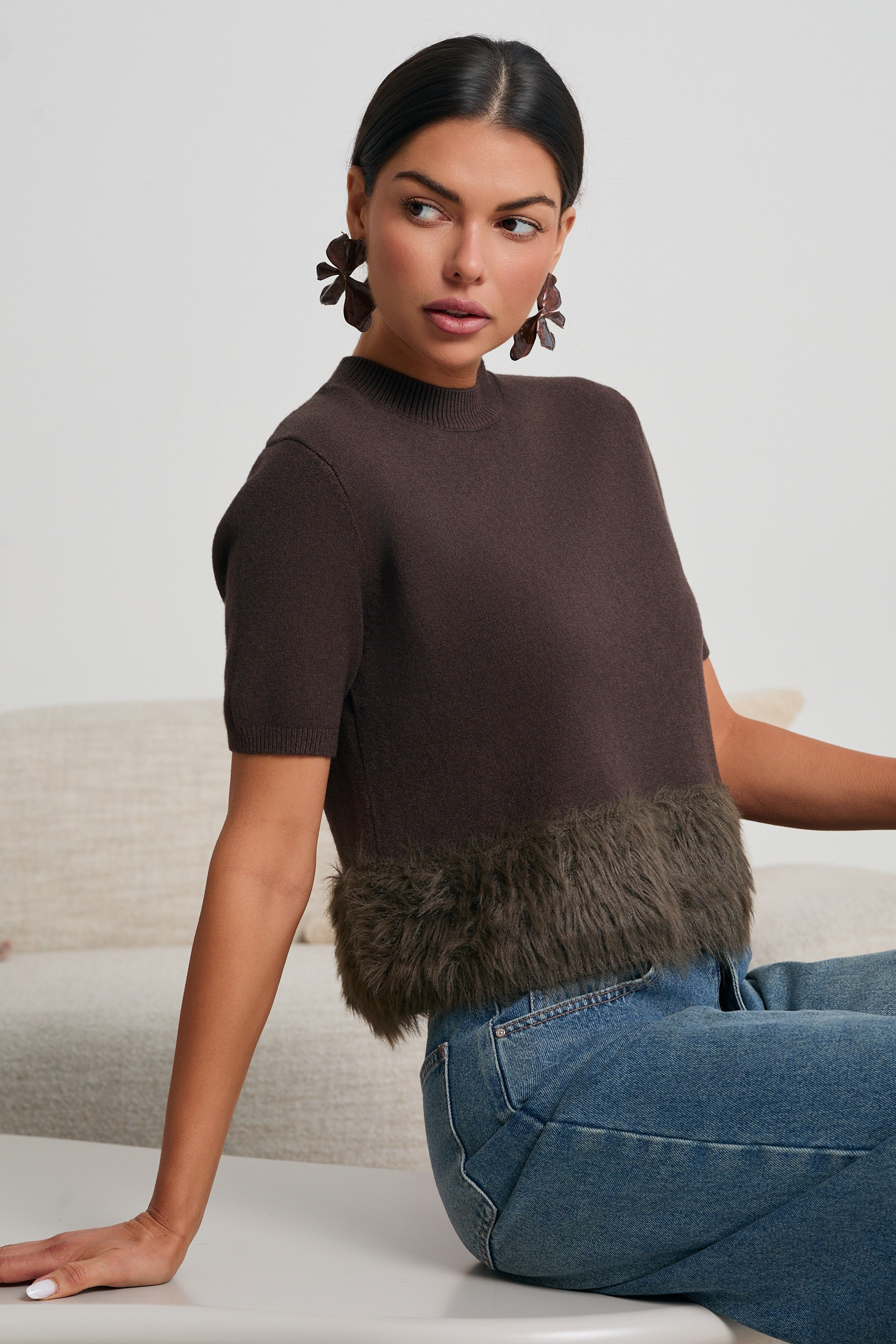 DZIANINOWY SWETER Z FUTRZANYM DOŁEM