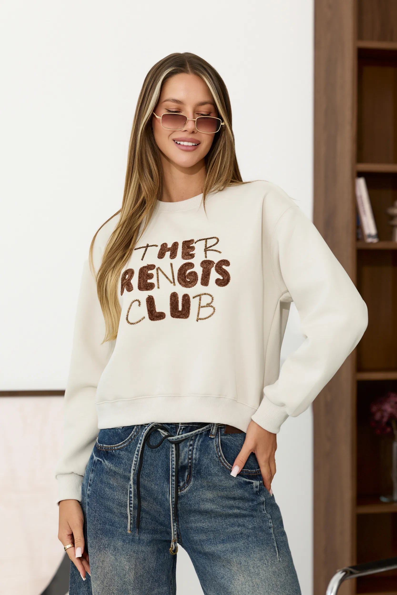 Bluza z haftowanym napisem