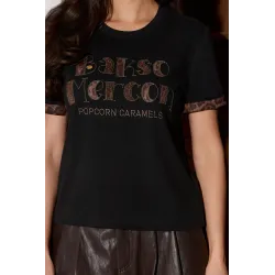 T-shirt z ozdobnym nadrukiem i wstawkami w panterkę