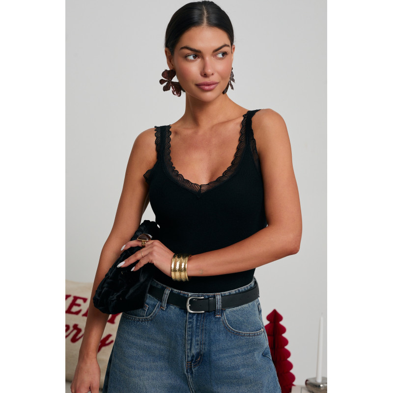 TOP Z KORONKOWYM WYKOŃCZENIEM