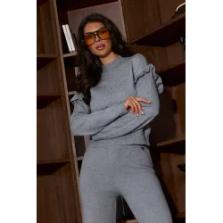 Dzianinowy sweter z falbankami na ramionach