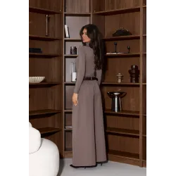Eleganckie spodnie z subtelnymi zaszewkami i szerokimi nogawkami