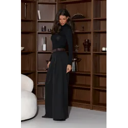 Eleganckie spodnie z subtelnymi zaszewkami i szerokimi nogawkami