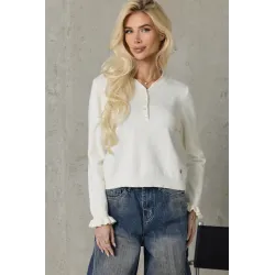 Wiskozowy sweter z ozdobnymi guzikami i falbankami na rękawach