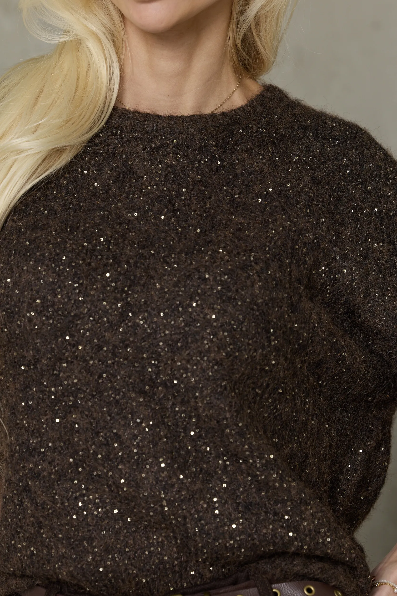 Sweter z krótkim rękawem i cekinami