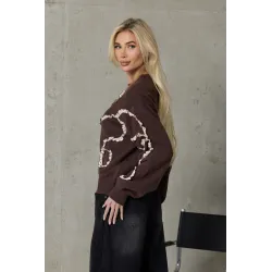 Sweter z falbaniastym kontrastowym wykończeniem