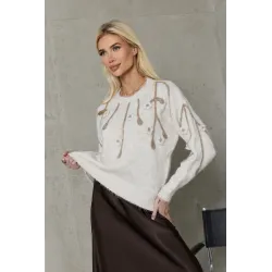Sweter z trójwymiarowymi aplikacjami kwiatowymi