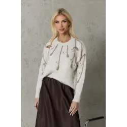 Sweter z trójwymiarowymi aplikacjami kwiatowymi