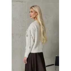 Sweter z trójwymiarowymi aplikacjami kwiatowymi