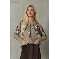 Sweter z aplikacjami kwiatowymi
