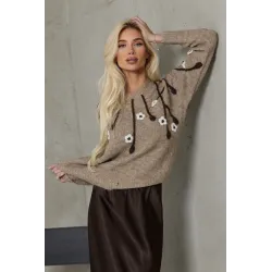 Sweter z aplikacjami kwiatowymi