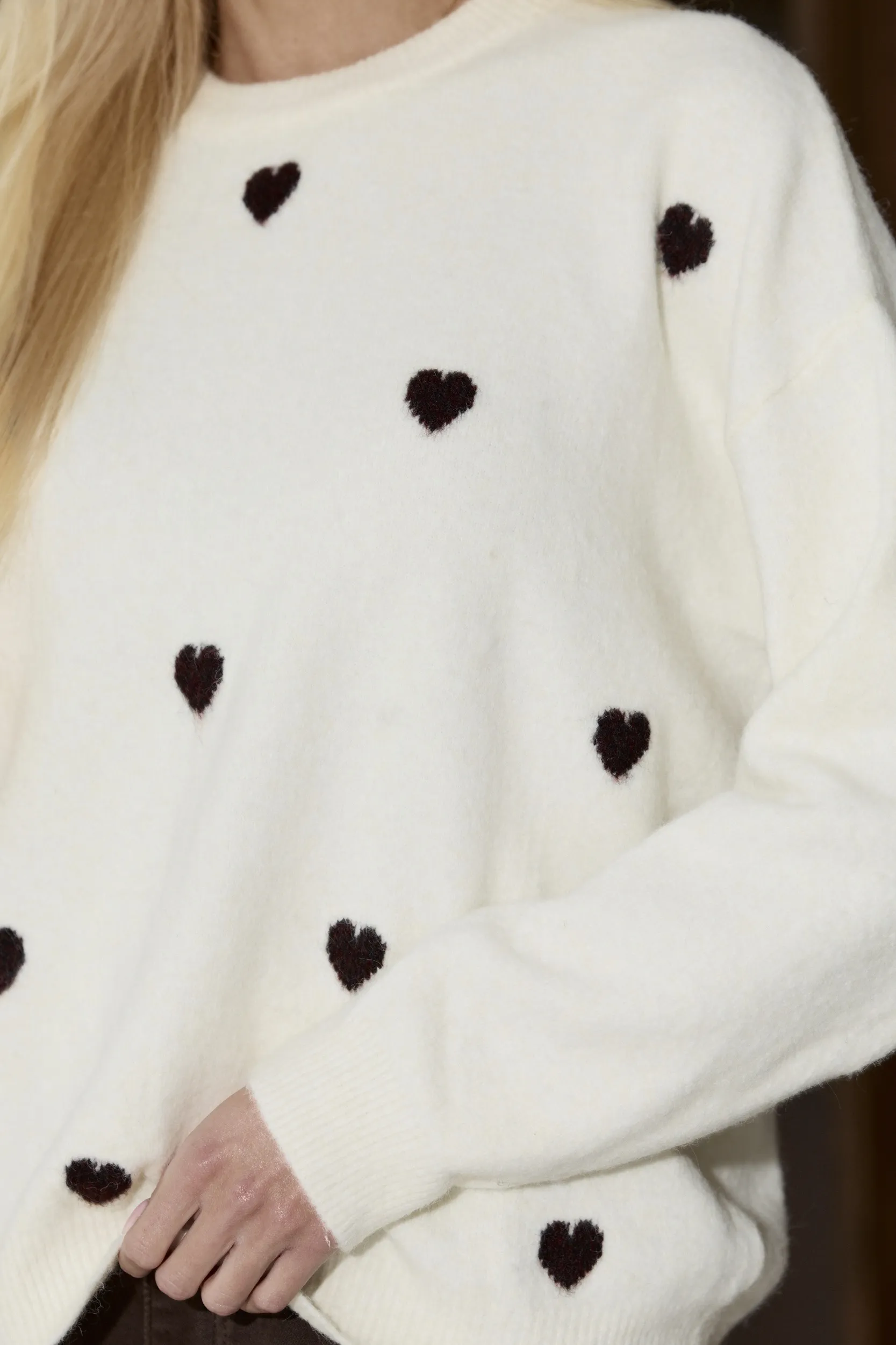 Sweter oversize z serduszkami