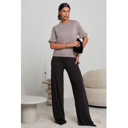 SWETER Z FALBANKAMI NA RĘKAWACH