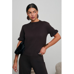 SWETER Z FALBANKAMI NA RĘKAWACH