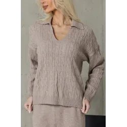 Dzianinowy komplet sweter i spodnie z warkoczowym splotem