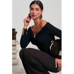 BLUZKA Z DEKOLTEM TWIST I BIŻUTERYJNYM AKCENTEM