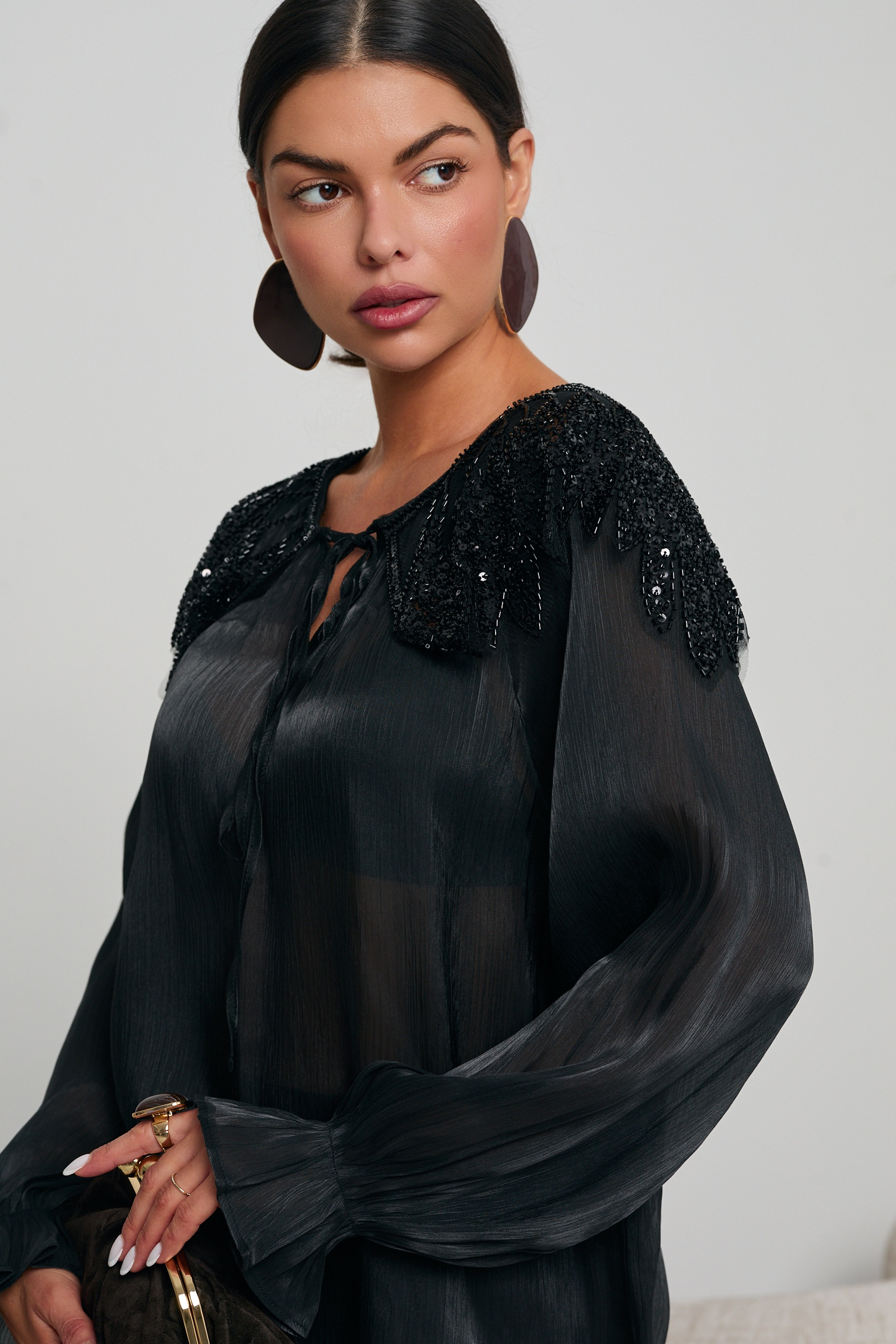 BLUZKA Z CEKINOWYM ZDOBIENIEM