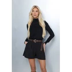Dzianinowy sweter z golfem i przeszyciami w kontrastującym kolorze