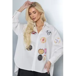 Koszula oversize z kolorowymi naszywkami