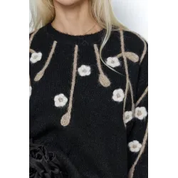 Sweter z aplikacjami kwiatowymi