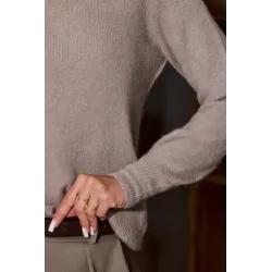 Miękki sweter z dzianiny