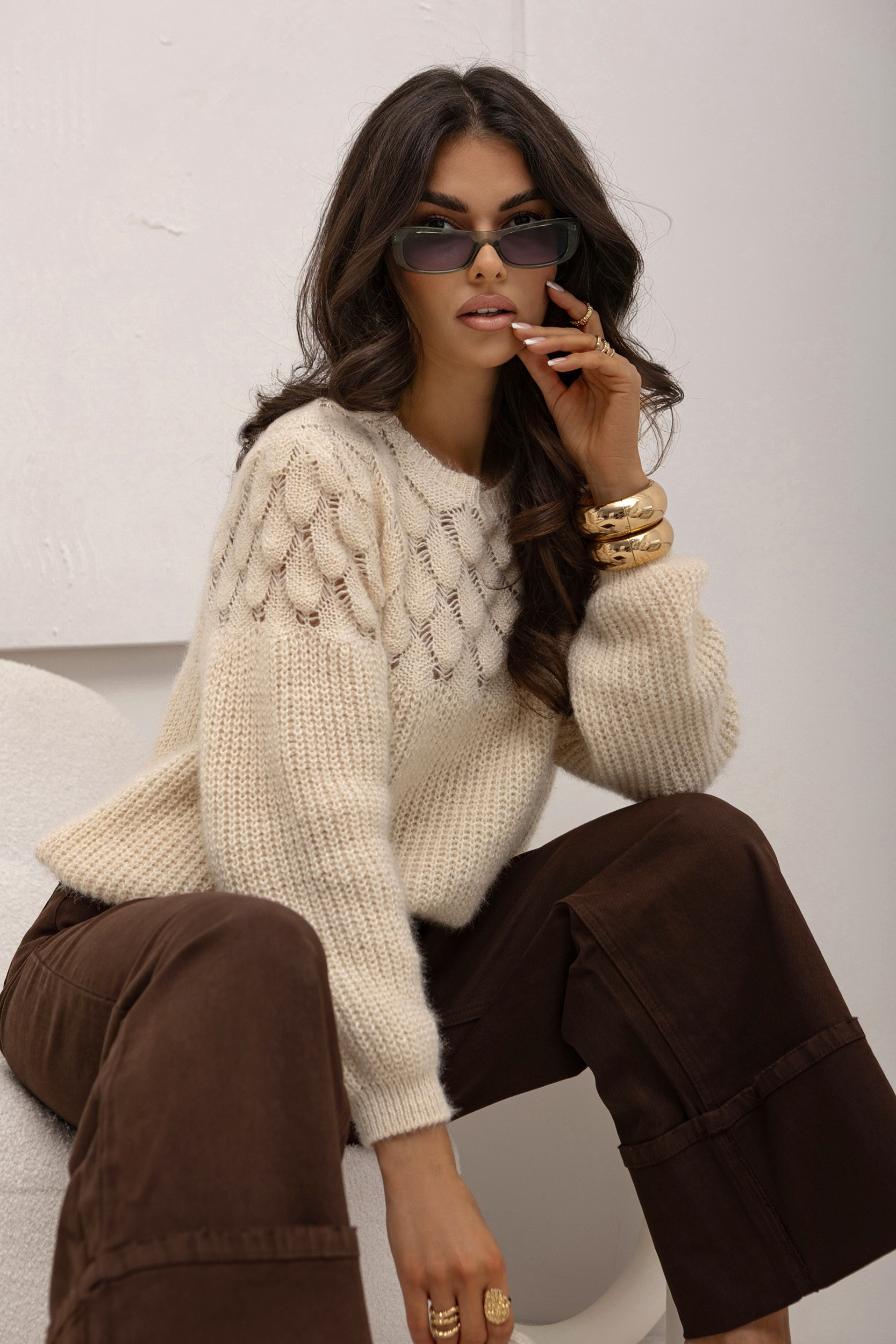 SWETER Z AŻUROWYM WZOREM