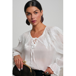 BLUZKA Z CEKINOWYM ZDOBIENIEM