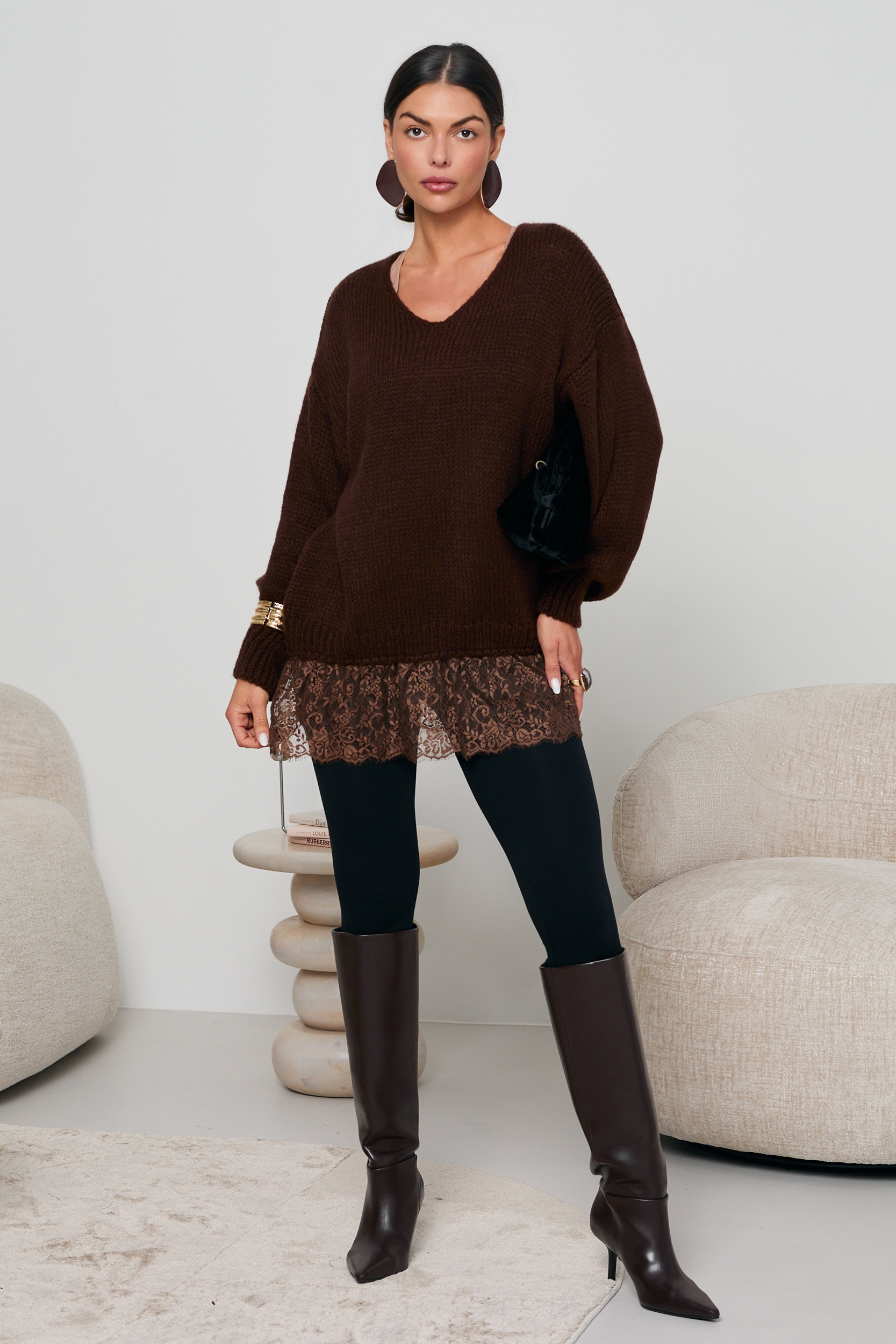 OVERSIZOWY SWETER Z KORONKOWYM DOŁEM