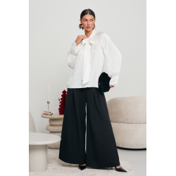 SATYNOWA BLUZKA Z WIĄZANIEM POKRYTA DROBNYMI CEKINAMI