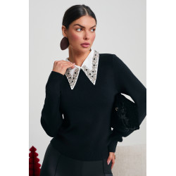 SWETER Z KOŁNIERZYKIEM WYSZYWANYM KRYSZTAŁAMI