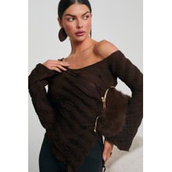 ASYMETRYCZNA BLUZKA Z FALBANKAMI I DEKORACYJNĄ KLAMRĄ