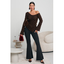 ASYMETRYCZNA BLUZKA Z FALBANKAMI I DEKORACYJNĄ KLAMRĄ