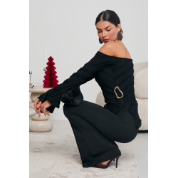 ASYMETRYCZNA BLUZKA Z FALBANKAMI I DEKORACYJNĄ KLAMRĄ