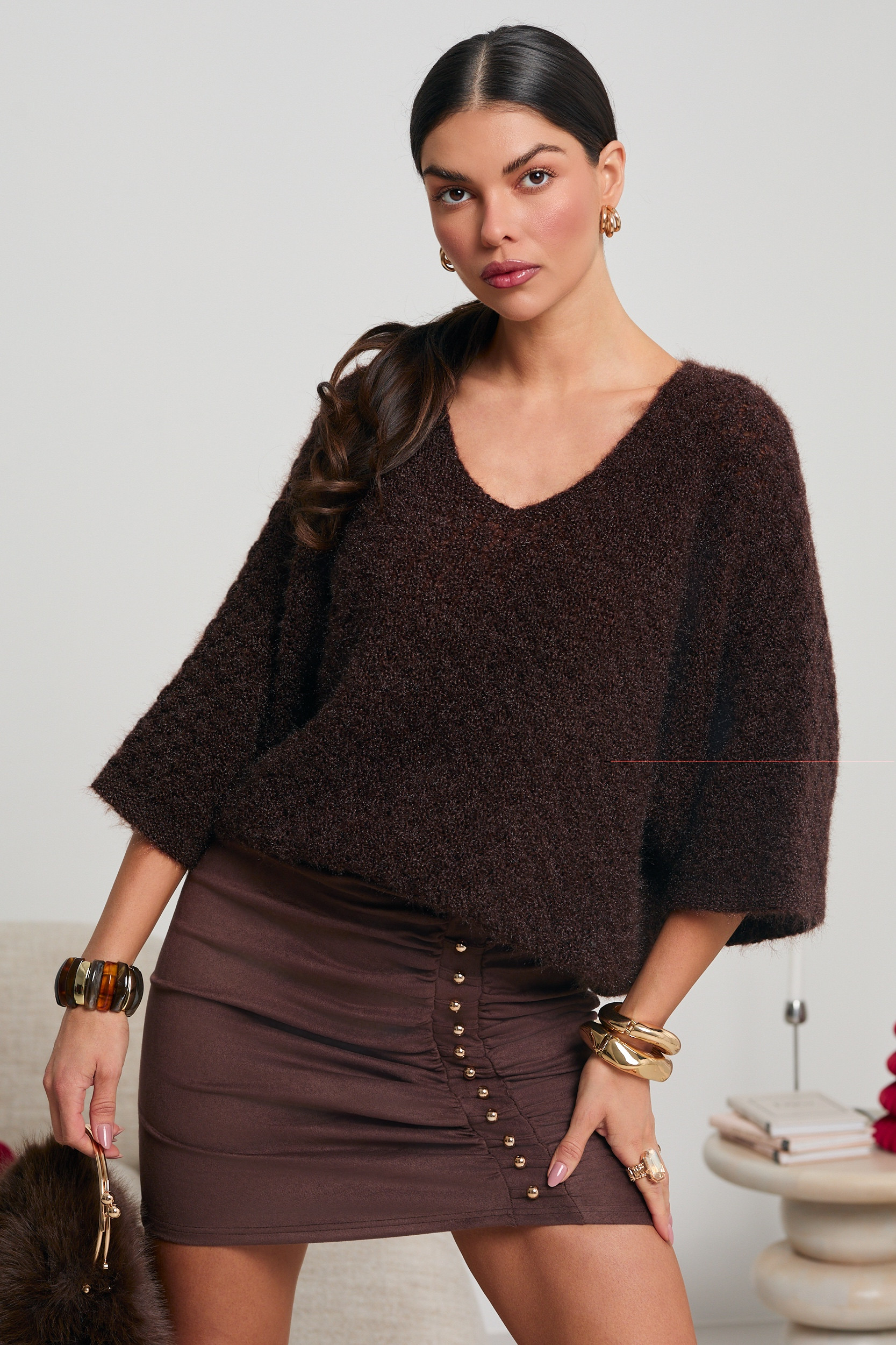 AŻUROWY SWETER O LUŹNYM KROJU