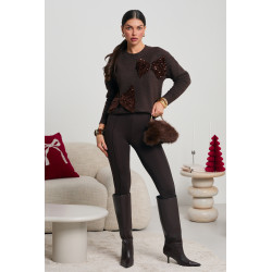 SWETER Z CEKINOWYMI KOKARDAMI