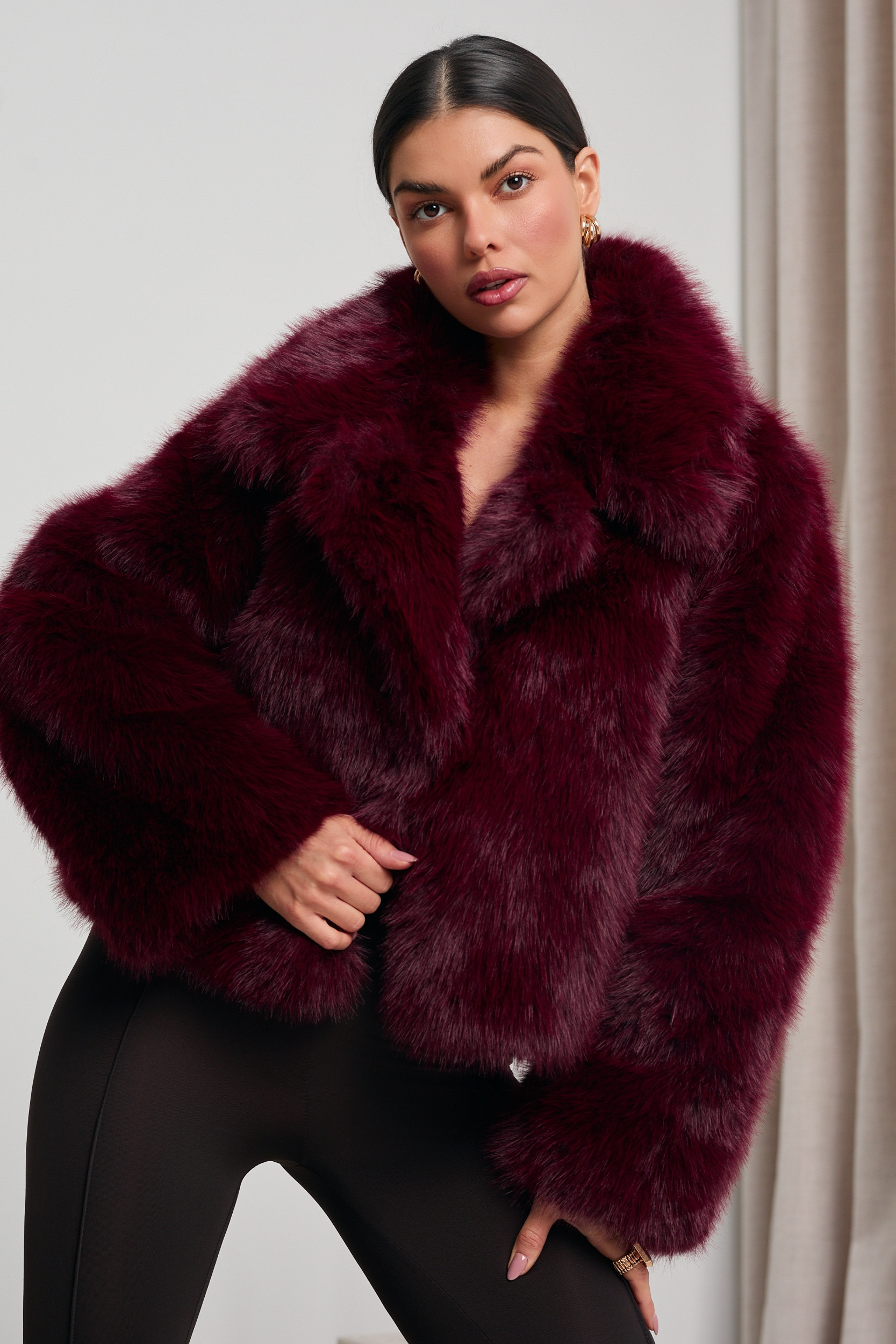 KRÓTKIE FUTERKO Z DUŻYM KOŁNIERZEM