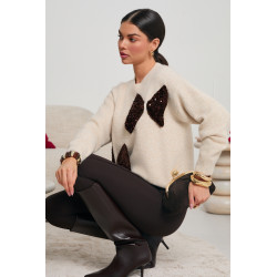 SWETER Z CEKINOWYMI KOKARDAMI