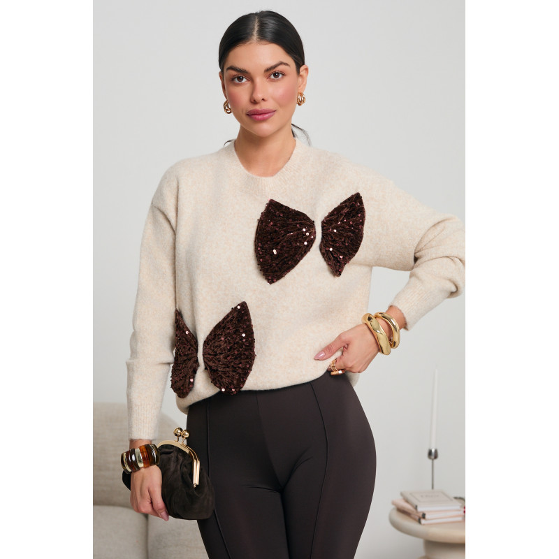 SWETER Z CEKINOWYMI KOKARDAMI