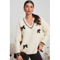 SWETER Z DEKOLTEM V I DZIANINOWYMI KOKARDKAMI
