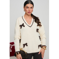 SWETER Z DEKOLTEM V I DZIANINOWYMI KOKARDKAMI