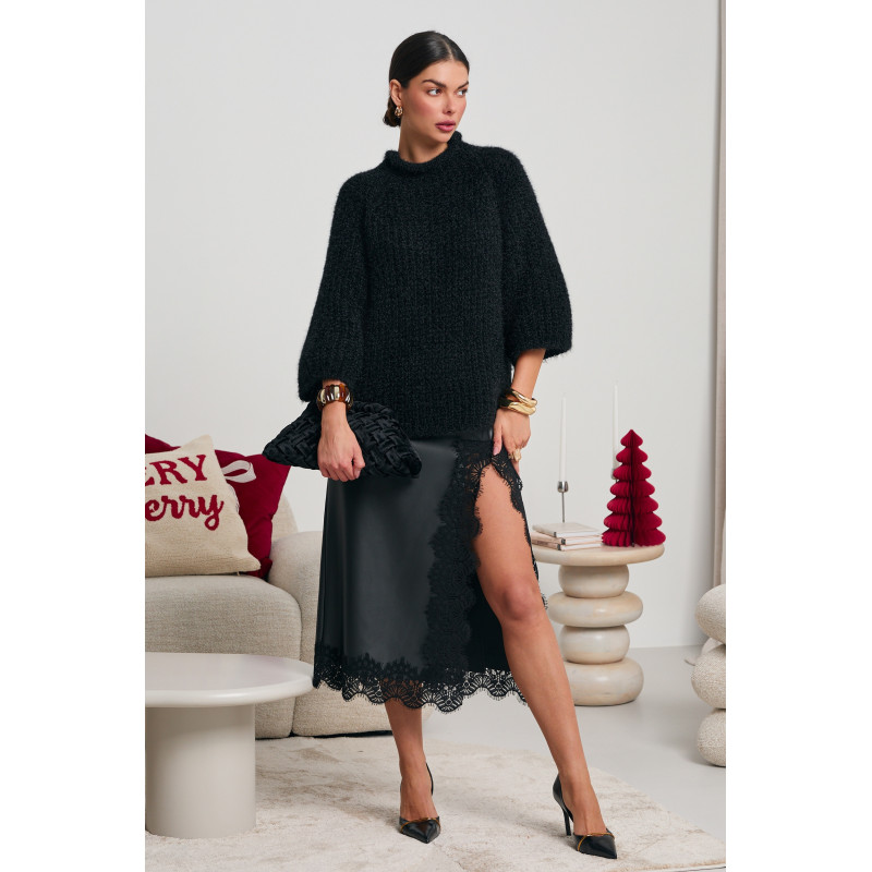 LUŹNY SWETER Z GRUBYM SPLOTEM I STÓJKĄ