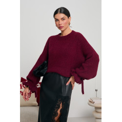 SWETER O LUŹNYM KROJU Z WIĄZANIAMI NA RĘKAWACH