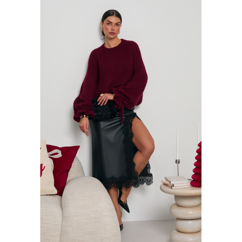 SWETER O LUŹNYM KROJU Z WIĄZANIAMI NA RĘKAWACH