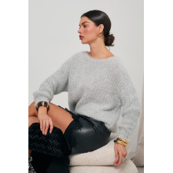 SWETER O LUŹNYM KROJU Z CEKINOWĄ DROBINKĄ