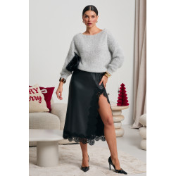 SWETER O LUŹNYM KROJU Z CEKINOWĄ DROBINKĄ