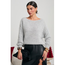 SWETER O LUŹNYM KROJU Z CEKINOWĄ DROBINKĄ